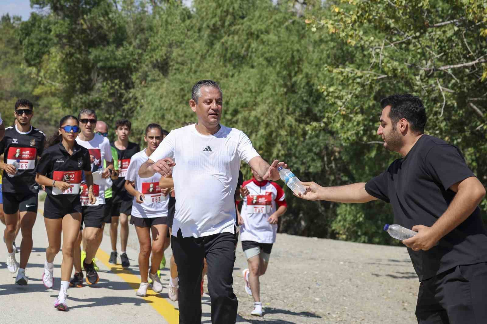 Özgür Özel, CHP 102’nci Yıl Koşusu’na katıldı