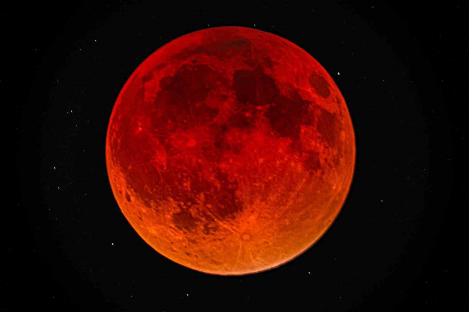 ’Kanlı Ay’ Bitlis semalarında görüntülendi