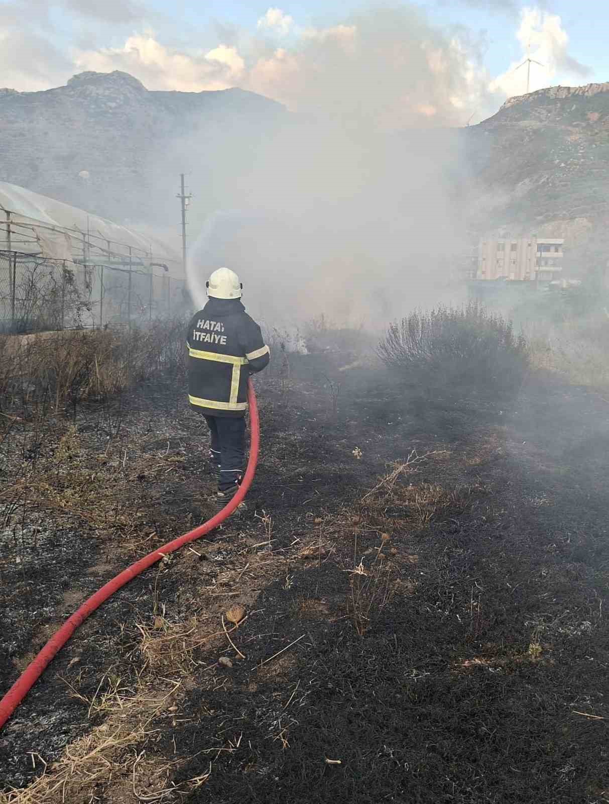 Samandağ’da bahçe yangını