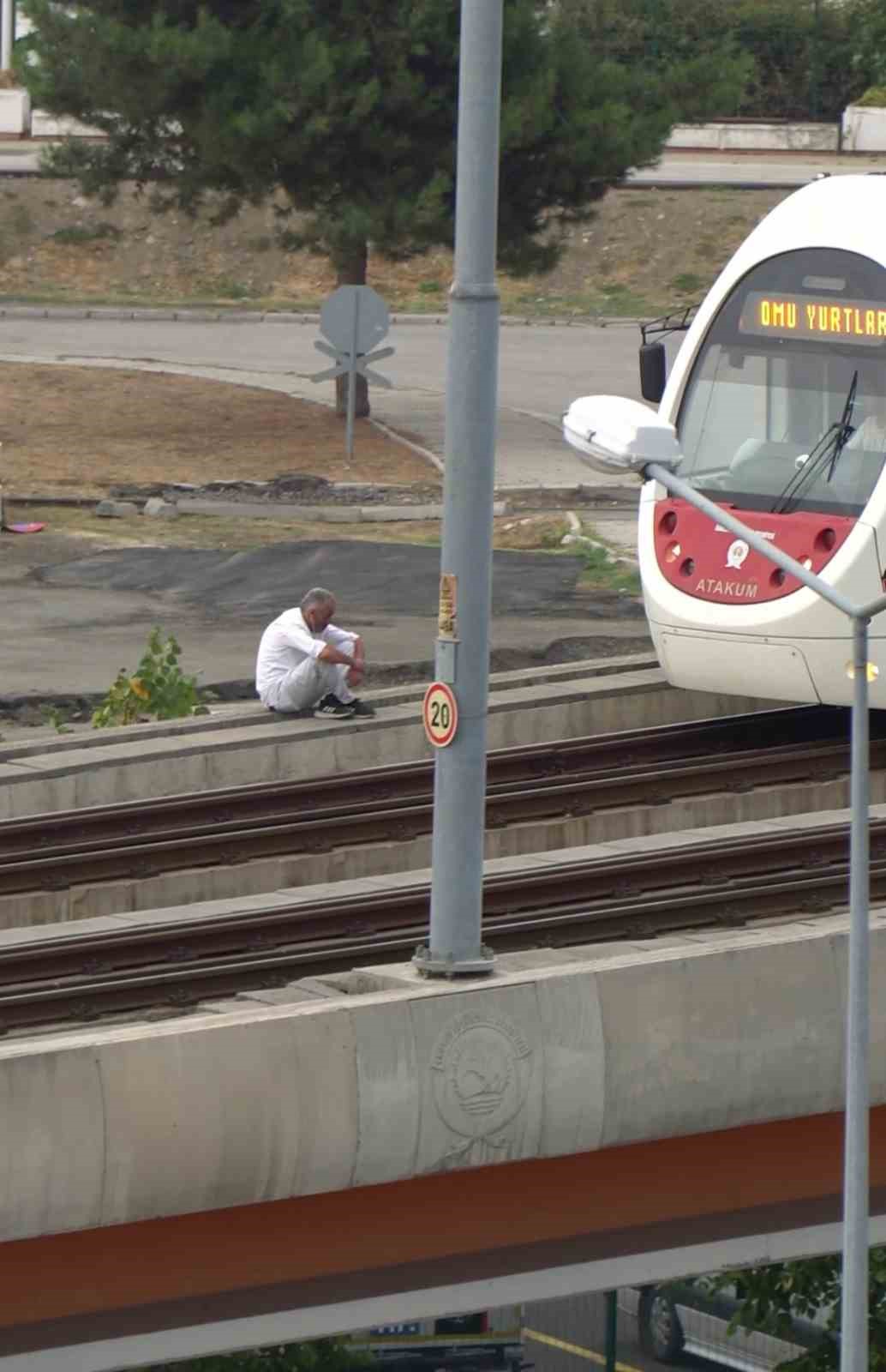 Samsun’da tramvay üst geçidinde şaşkına çeviren anlar