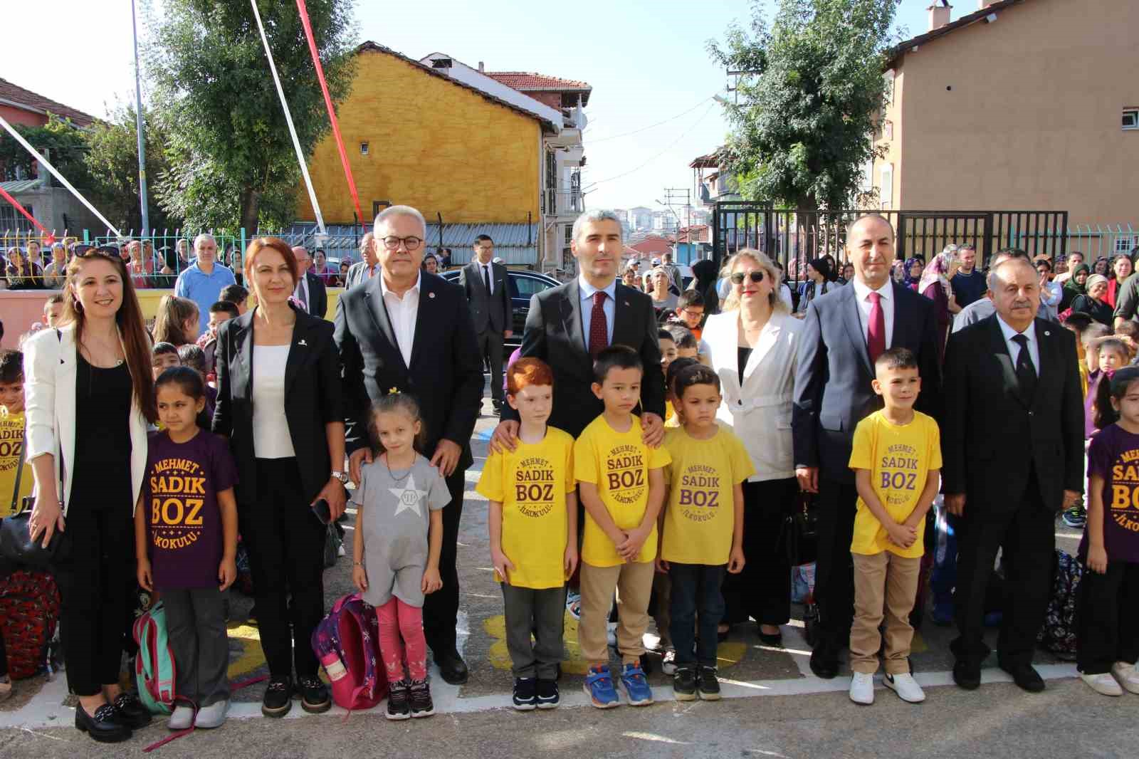 Vali Aktaş, Uşak’ta ilk ders zilini çaldı