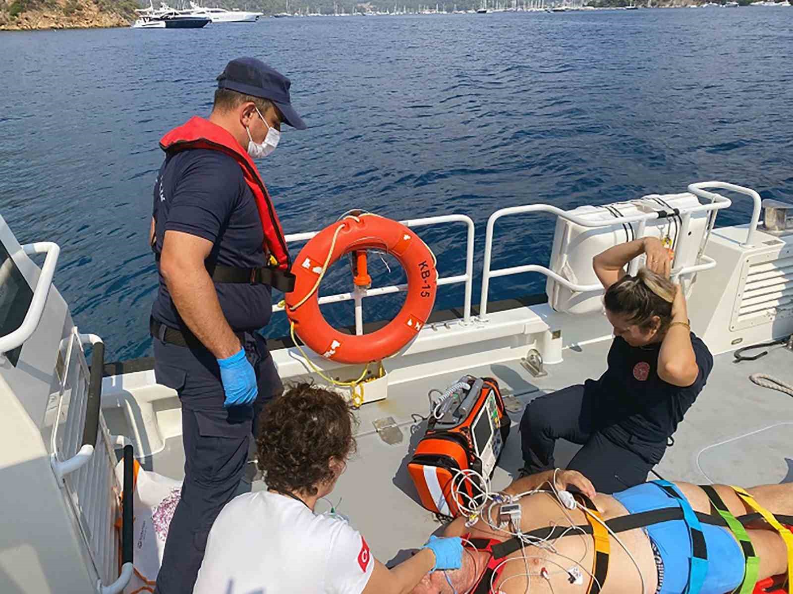 Sahil Güvenlik 2 tekneden 2 vatandaşın tıbbi tahliyesini gerçekleştirdi