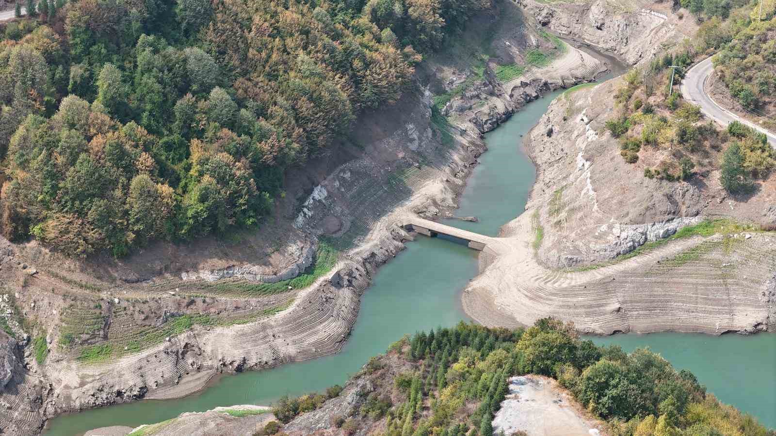 Yuvacık Barajı’nda korkutan seviye: Su seviyesi yüzde 31’e düştü, eski köprü göründü