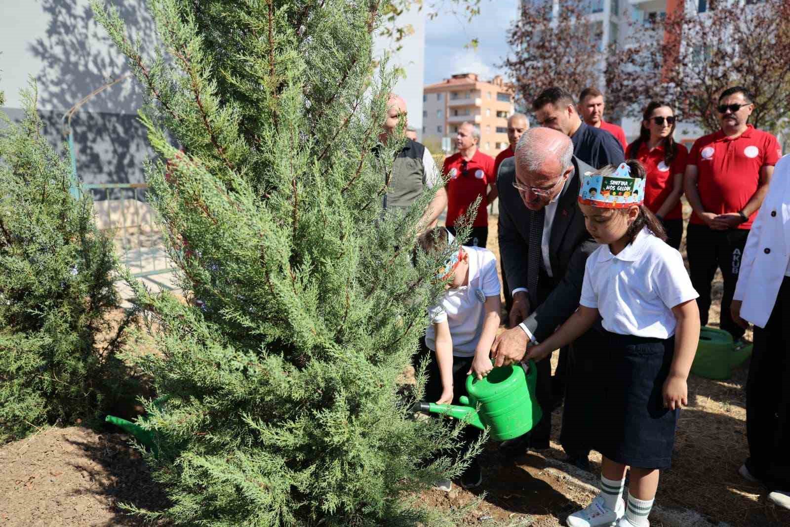Çanakkale’de 78 bin öğrenci okullarına ’Yeşil Vatan’ dersiyle başladı