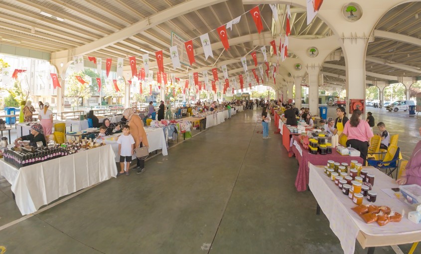 Üreten Kadınlar Çarşısı kapılarını açtı