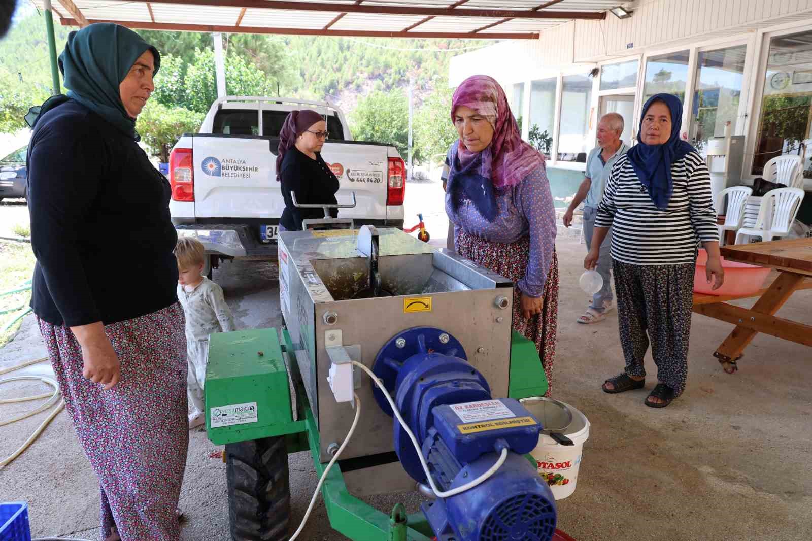 Çizmeler rafa kalktı pekmez üretimi kolaylaştı