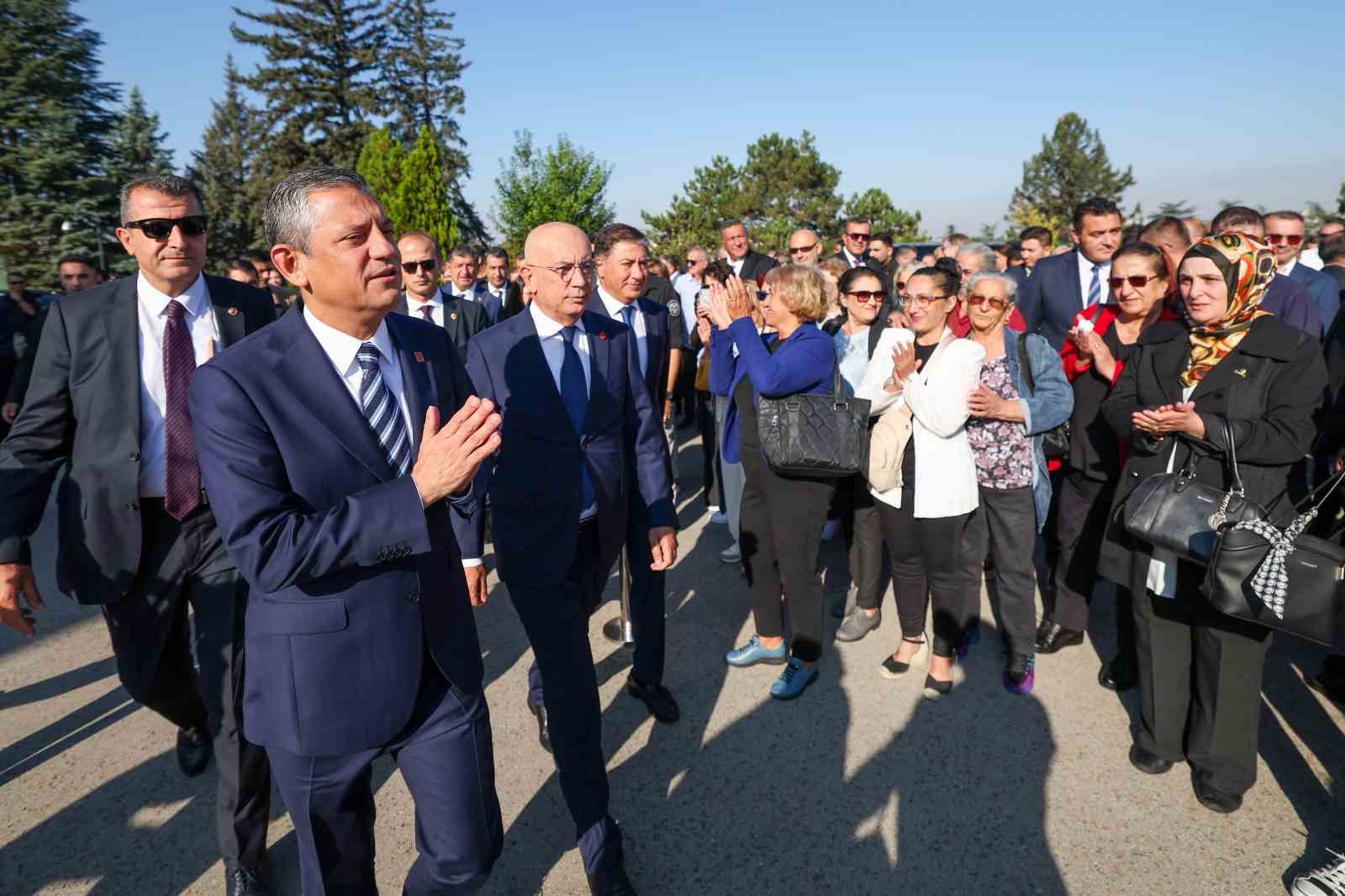 CHP lideri Özel, Anıtkabir’i ziyaret etti