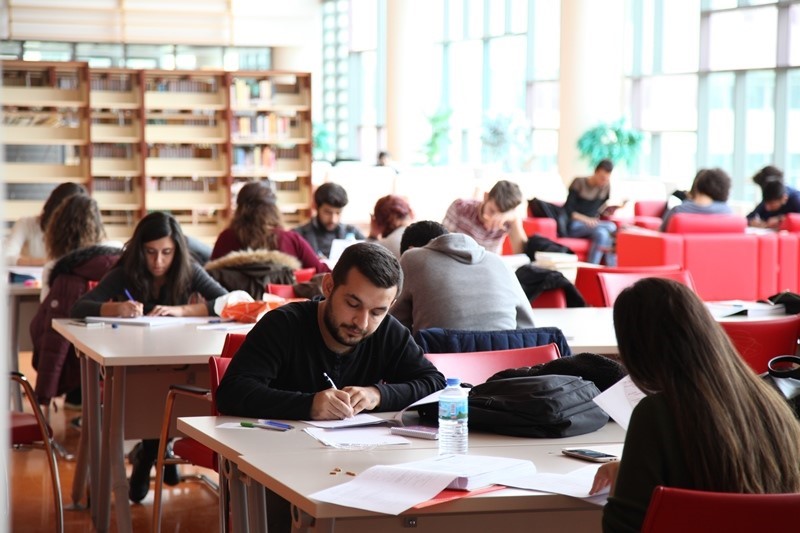 Uşak Üniversitesi Kütüphanesi öğrencilere sınırsız bilgi erişimi sunuyor