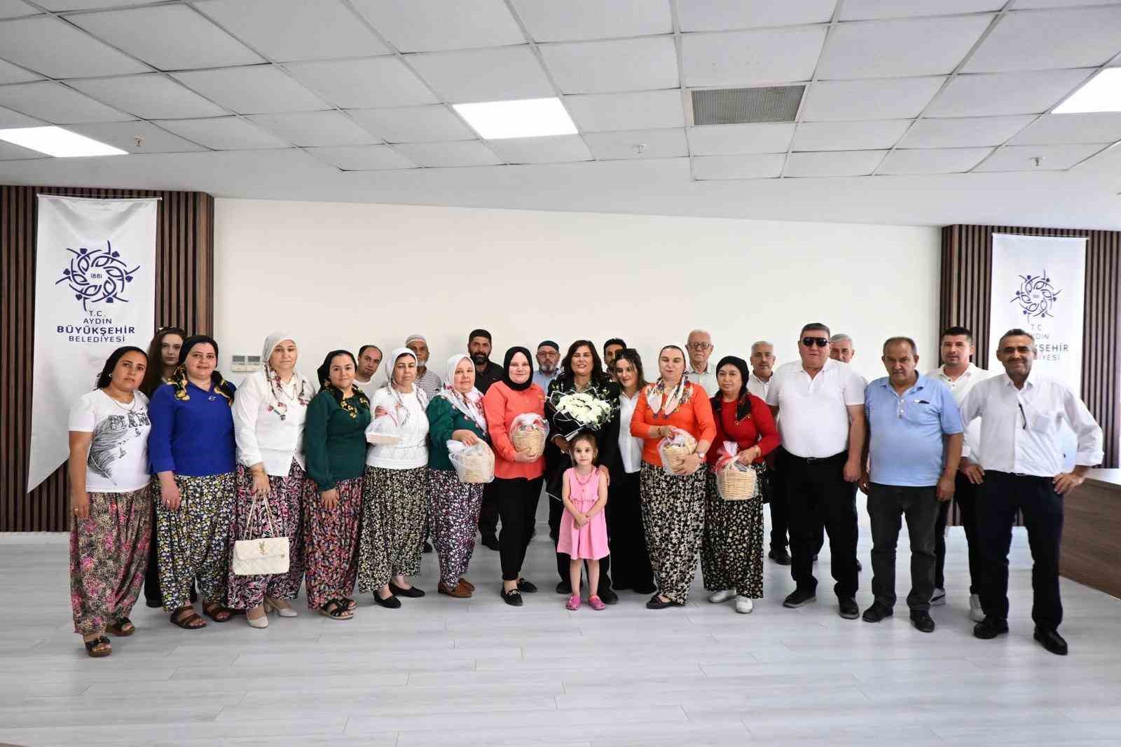 Köylüler’den Başkan Çerçioğlu’na incirli teşekkür