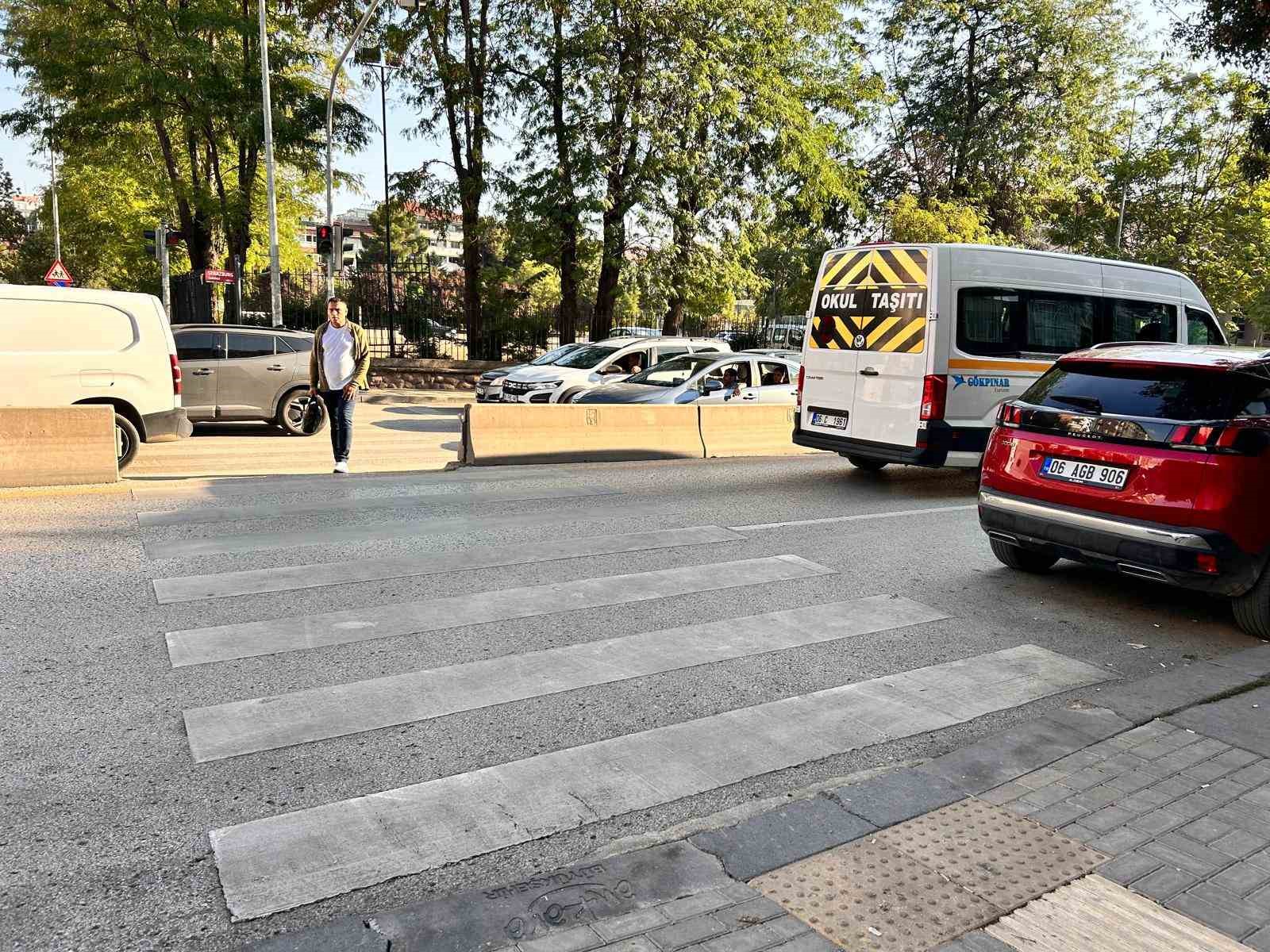 Ankara’da bir sürücü yaya geçidinde tartıştığı kadını yumrukladı