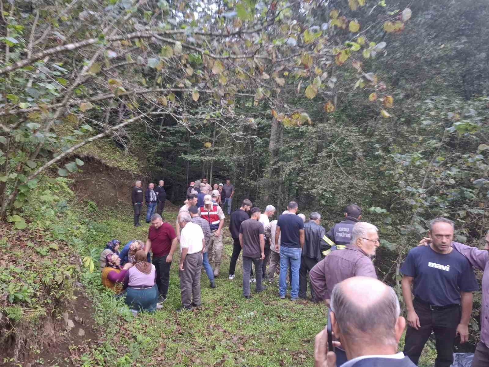 Ordu’da feci kaza: Uçuruma yuvarlanan patpatın altında can verdi