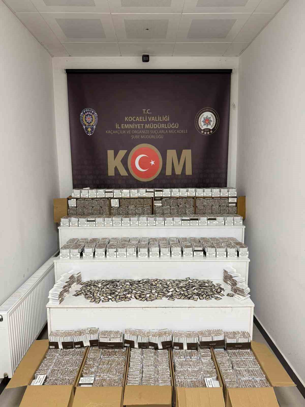 Gölcük’te bin 912 bandrol ile 206 bin 300 makaron ele geçirildi