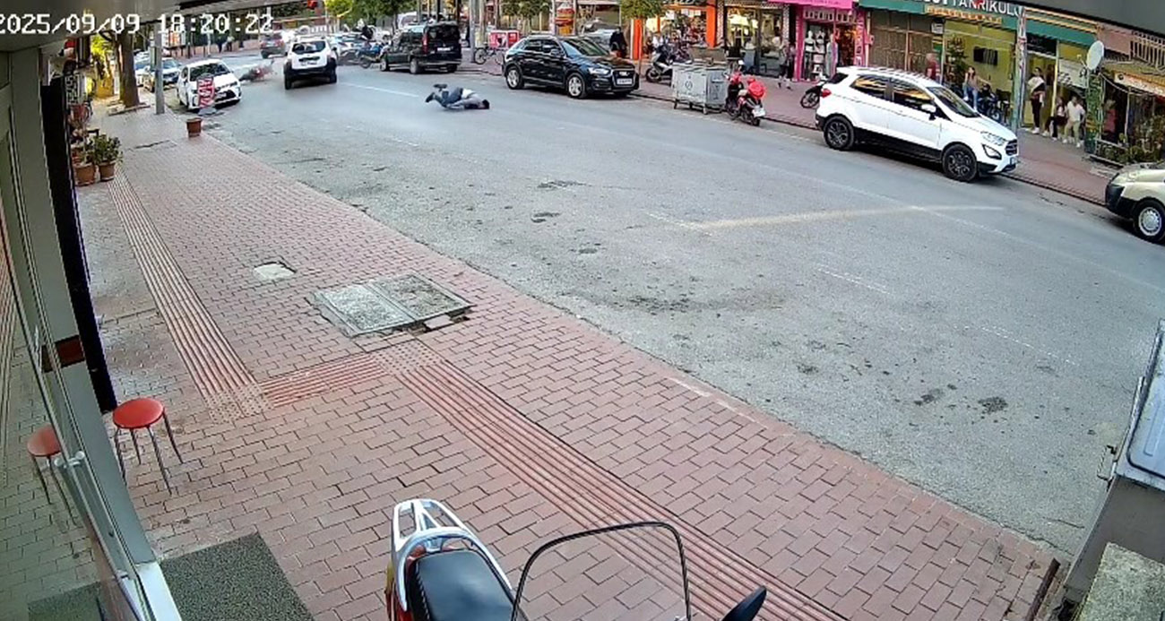 Cipe çarpan motosikletli metrelerce havaya savruldu: Kaza anı kamerada