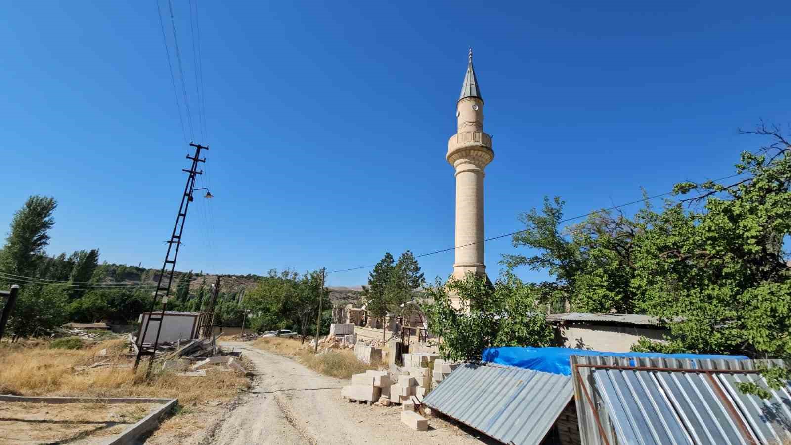 Darende’de tarihî Yusufpaşa Camisi yeniden ibadete açılmayı bekliyor