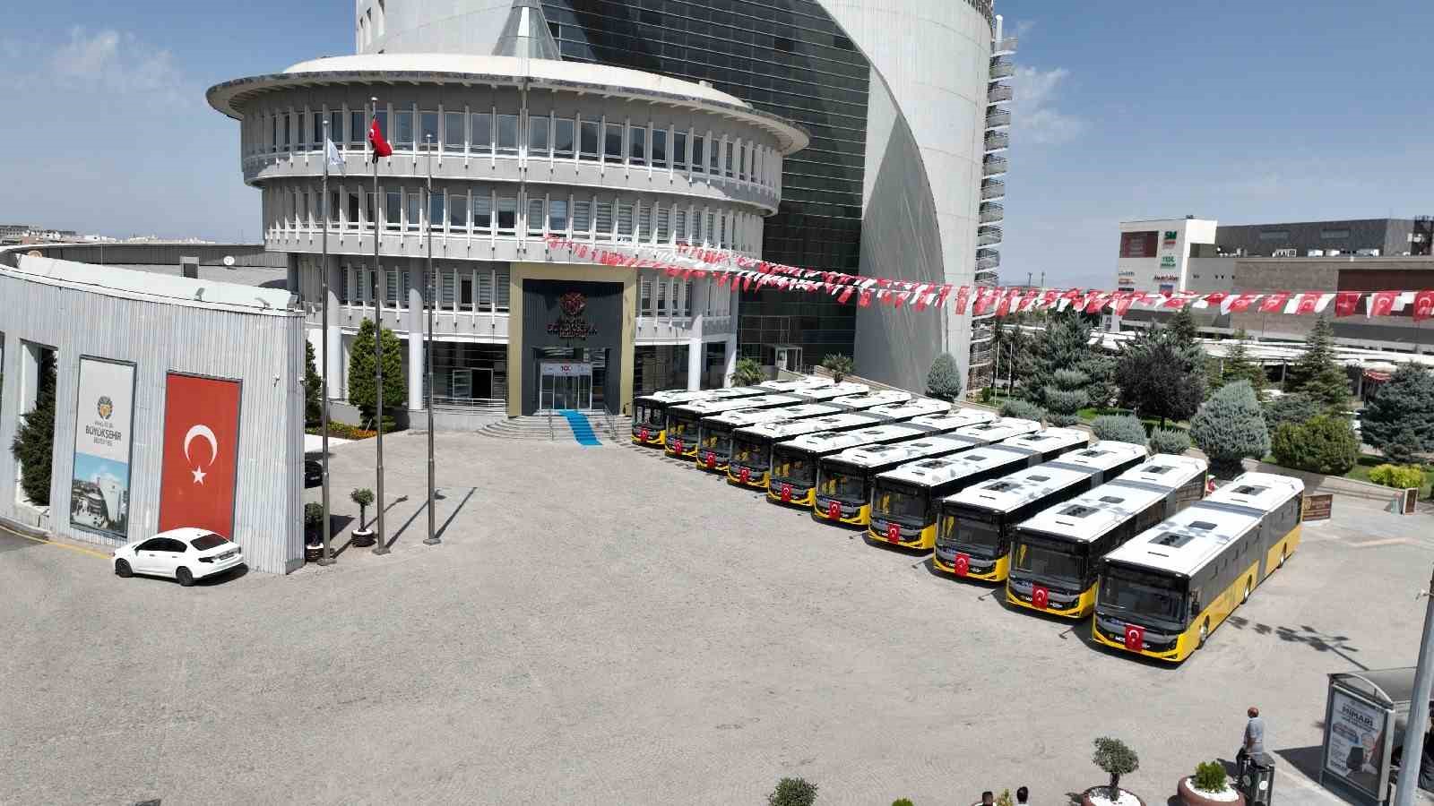 Büyükşehir Belediyesi otobüs filosunu güçlendirdi