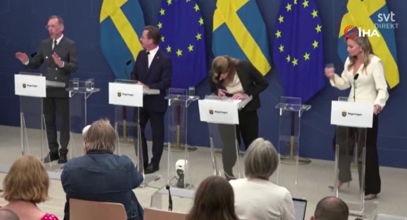 İsveç’in yeni Sağlık Bakanı Lann, basın toplantısı sırasında bayıldı