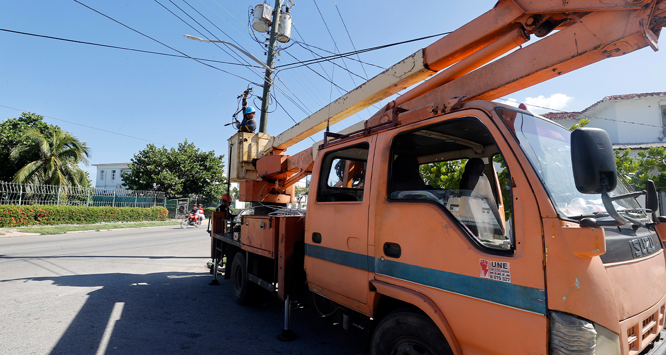 Küba’da bir yıl içinde 4’üncü kez elektrik şebekesi çöktü