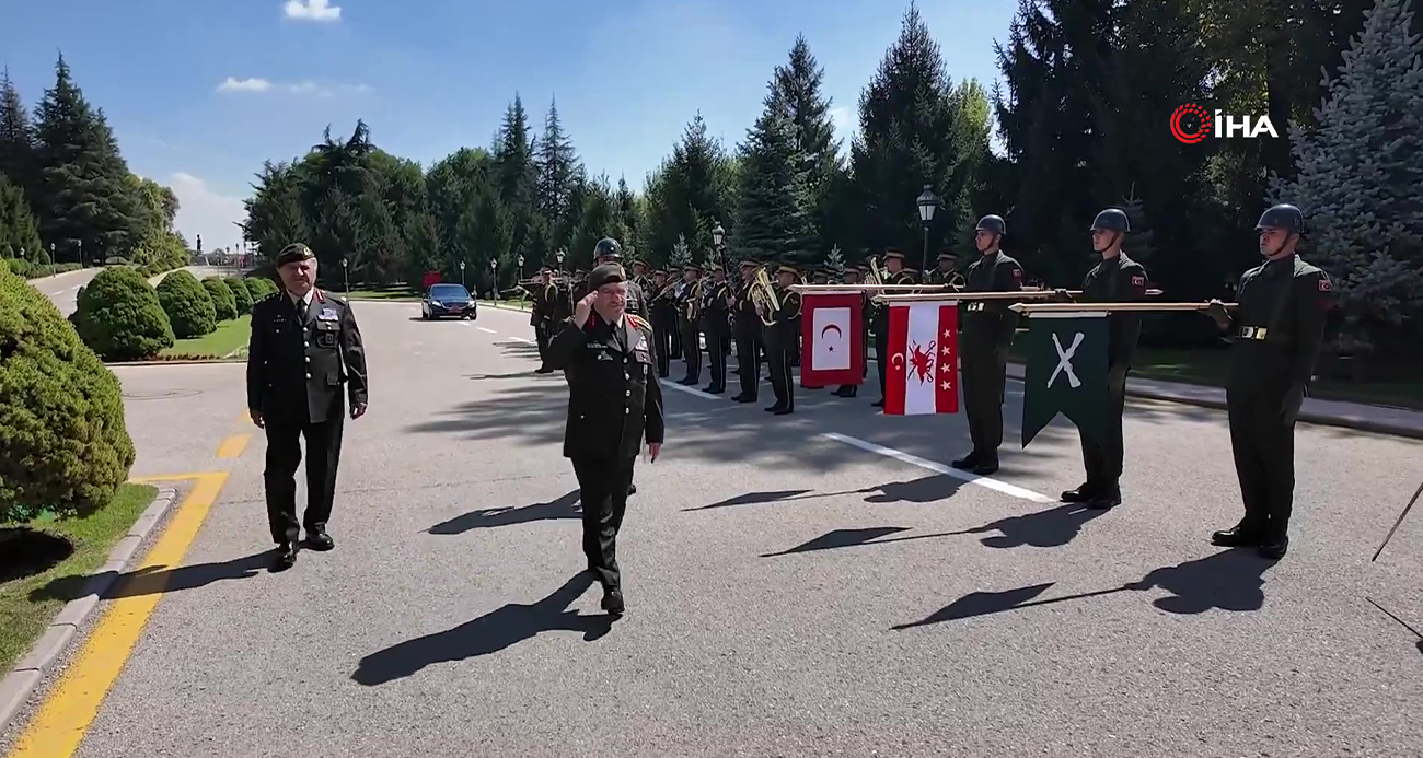 Genelkurmay Başkanı Bayraktaroğlu, kuvvet komutanlarıyla bir araya geldi
