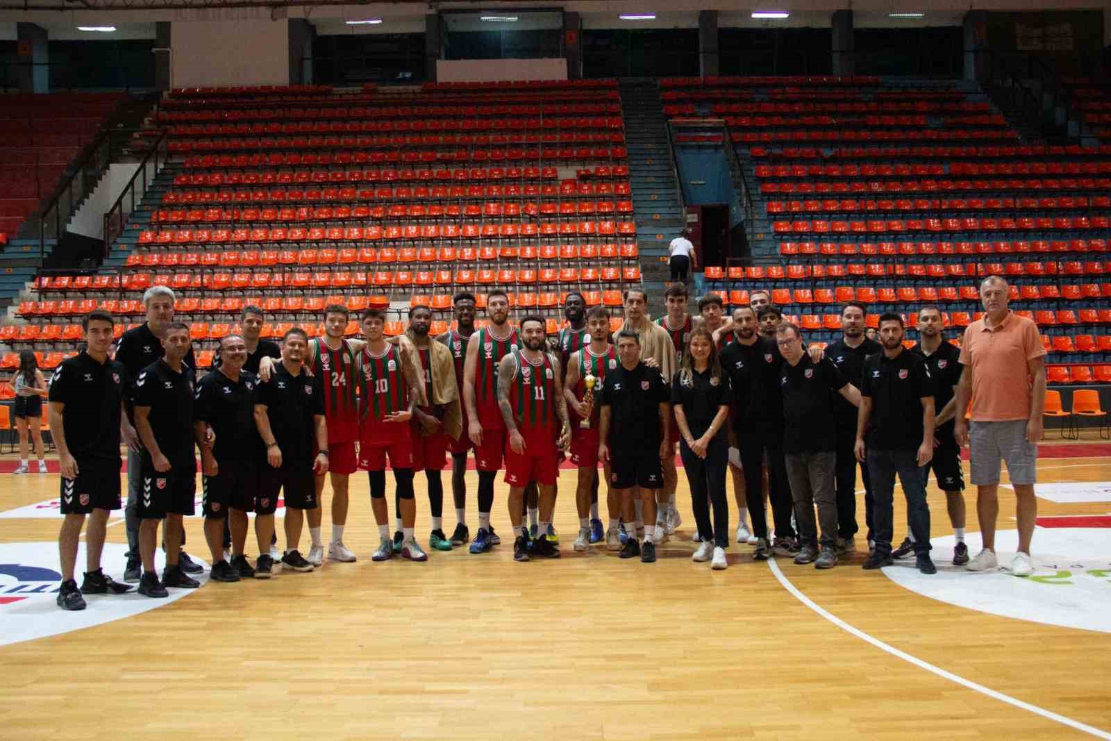 Karşıyaka Basketbol, Makedonya’da kupa kazandı