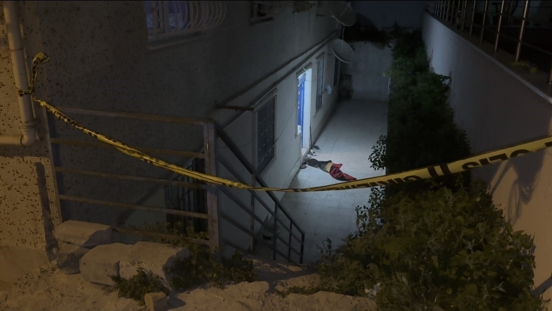 Avcılar’da madde etkisinde polise saldıran kadın, bacağından vuruldu