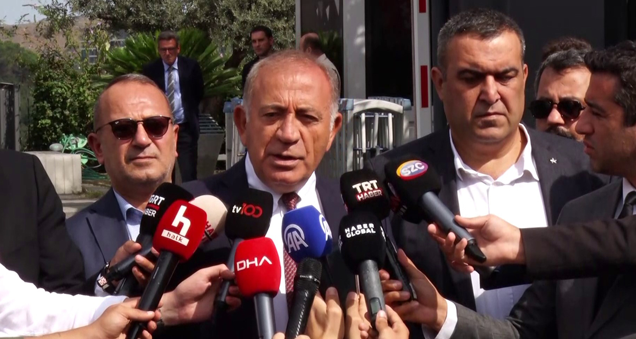 Gürsel Tekin CHP’nin Sarıyer’deki binasına geldi