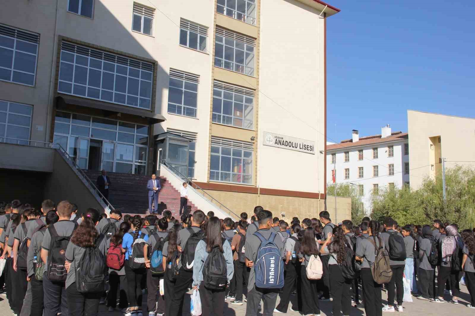Gün, Iğdır Anadolu Lisesi’ni ziyaret etti