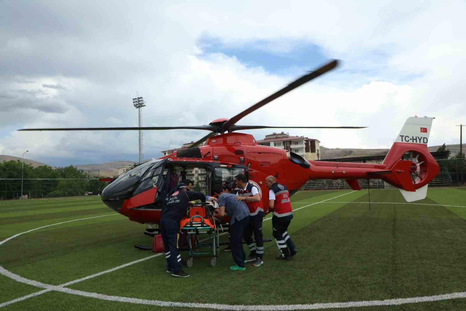 Malatya’da ambulans helikopter 72 yaşındaki hasta için havalandı