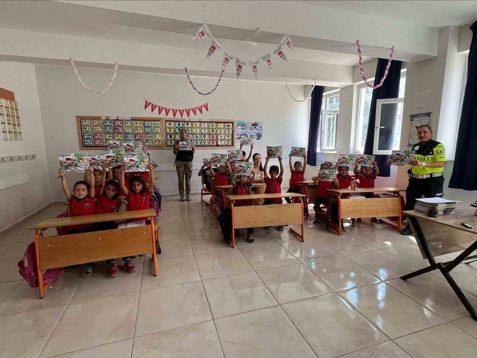 Tillo’da jandarmadan öğrencilere güvenli yaşam eğitimi