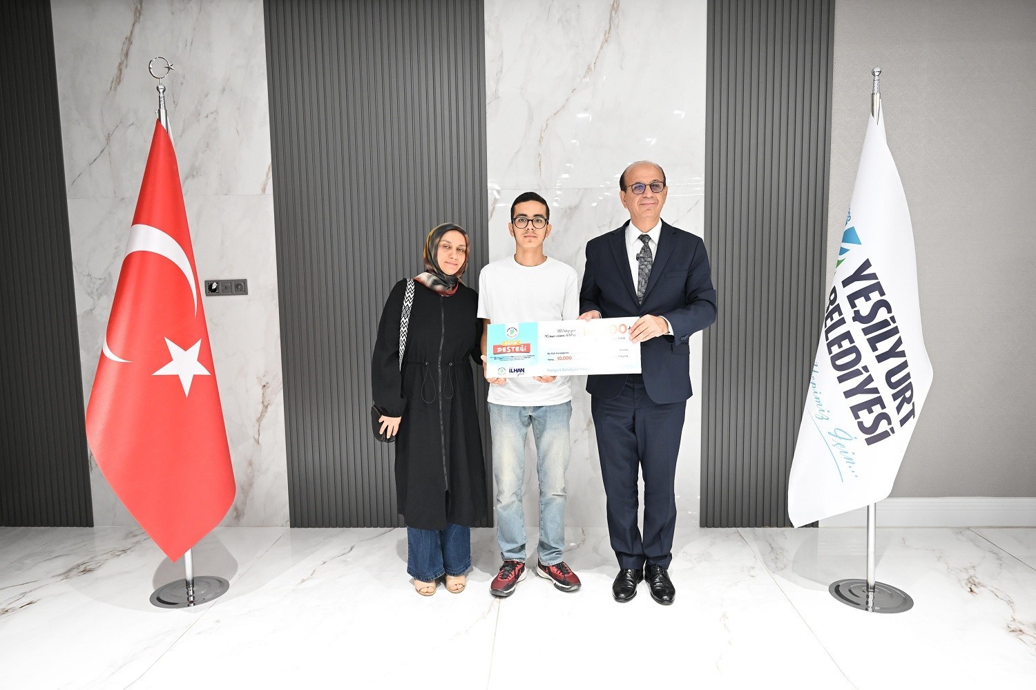 Yeşilyurt’ta YKS’de ilk 2 bine giren öğrencilere ödül