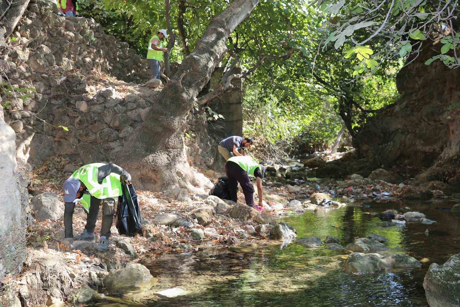 Yüceli vadisi ve şelalesinde temizlik seferberliği