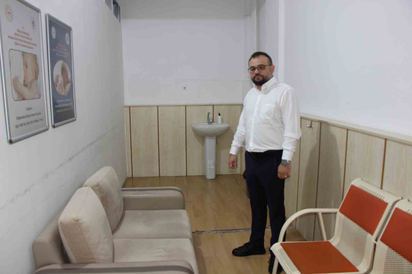 Bebek emzirme odasını eleştiren anneye başhekimden teşekkür