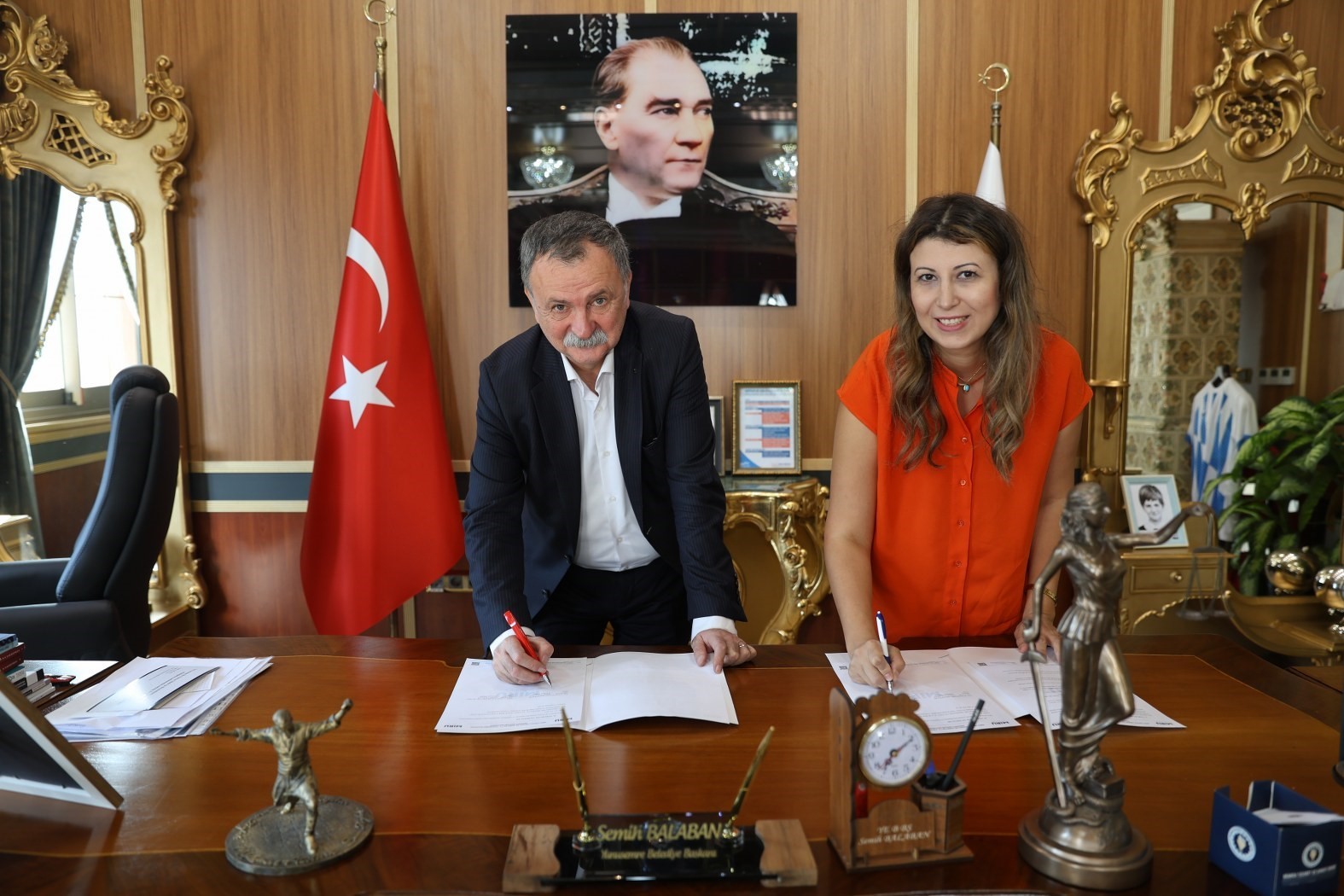 Yunusemre Belediyesi personeline avantajlı dil kursu