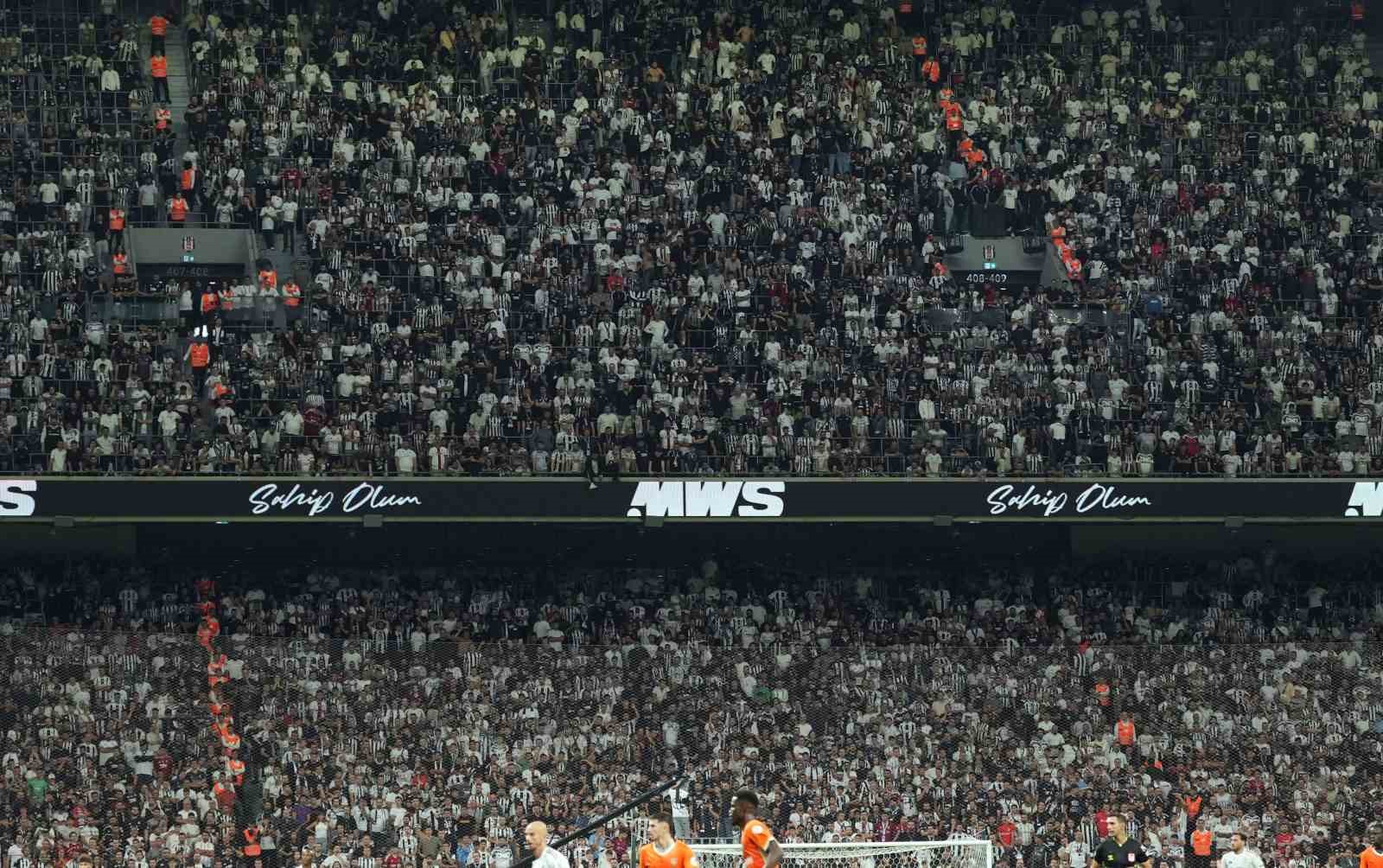 Trendyol Süper Lig: Beşiktaş: 0 - Rams Başakşehir: 0 (İlk yarı)