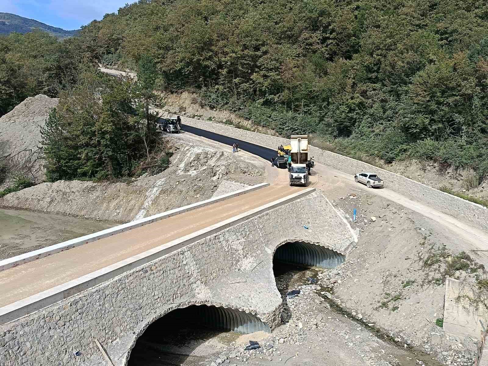 Türkeli’de Oymayaka-Sarmaşık grup yolunda asfaltlama tamamlandı