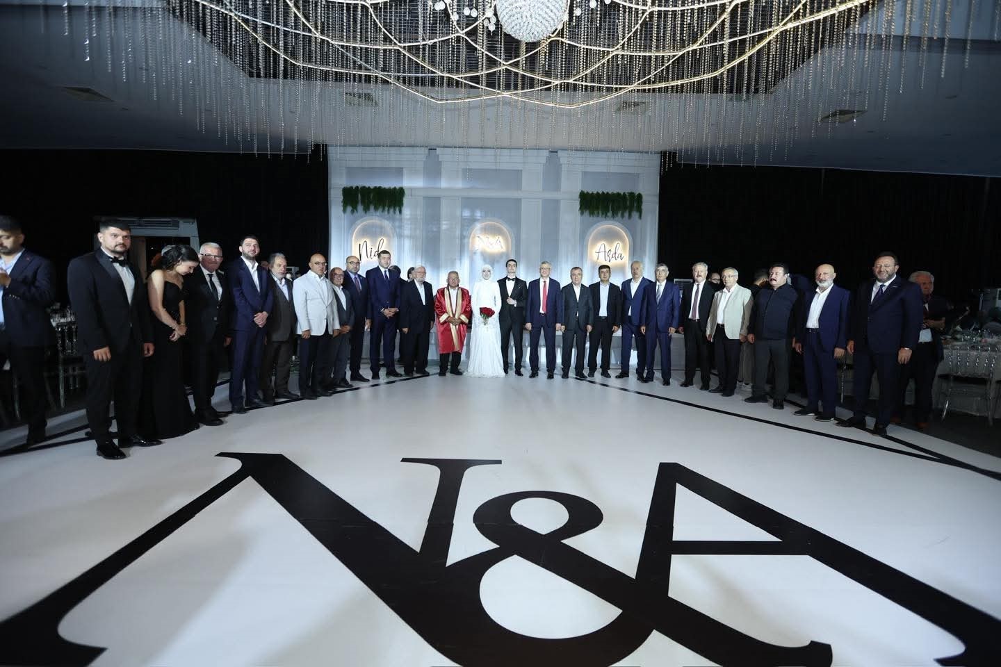 Kulular ailesinin mutlu günü