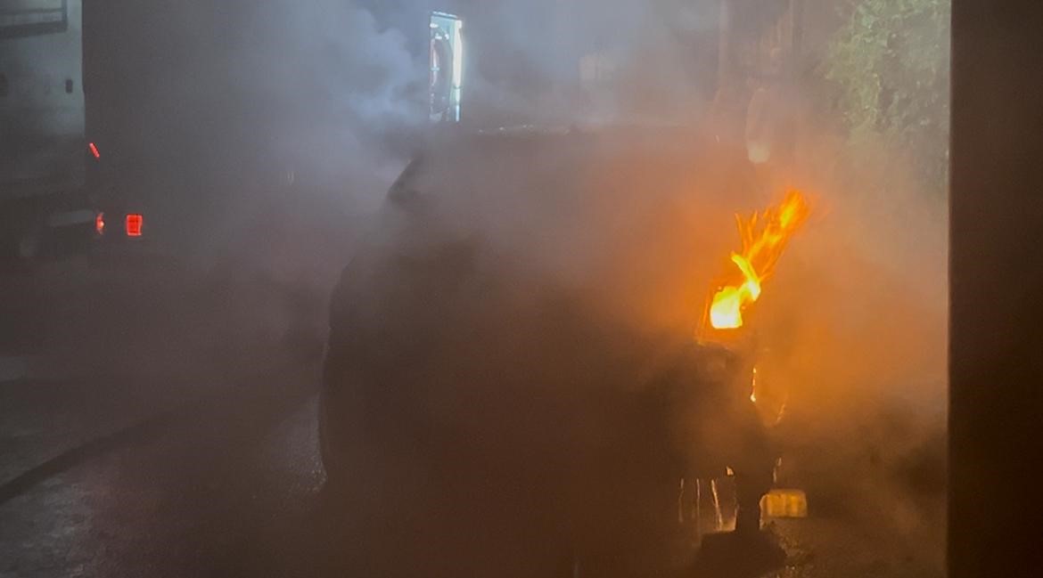 Tekirdağ’da otomobil gece yarısı alev aldı