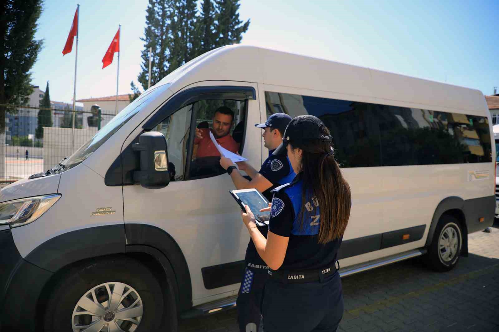 Muğla Büyükşehir zabıtasından servis araçlarına ‘Öğrenci Güvenliği’ denetimi