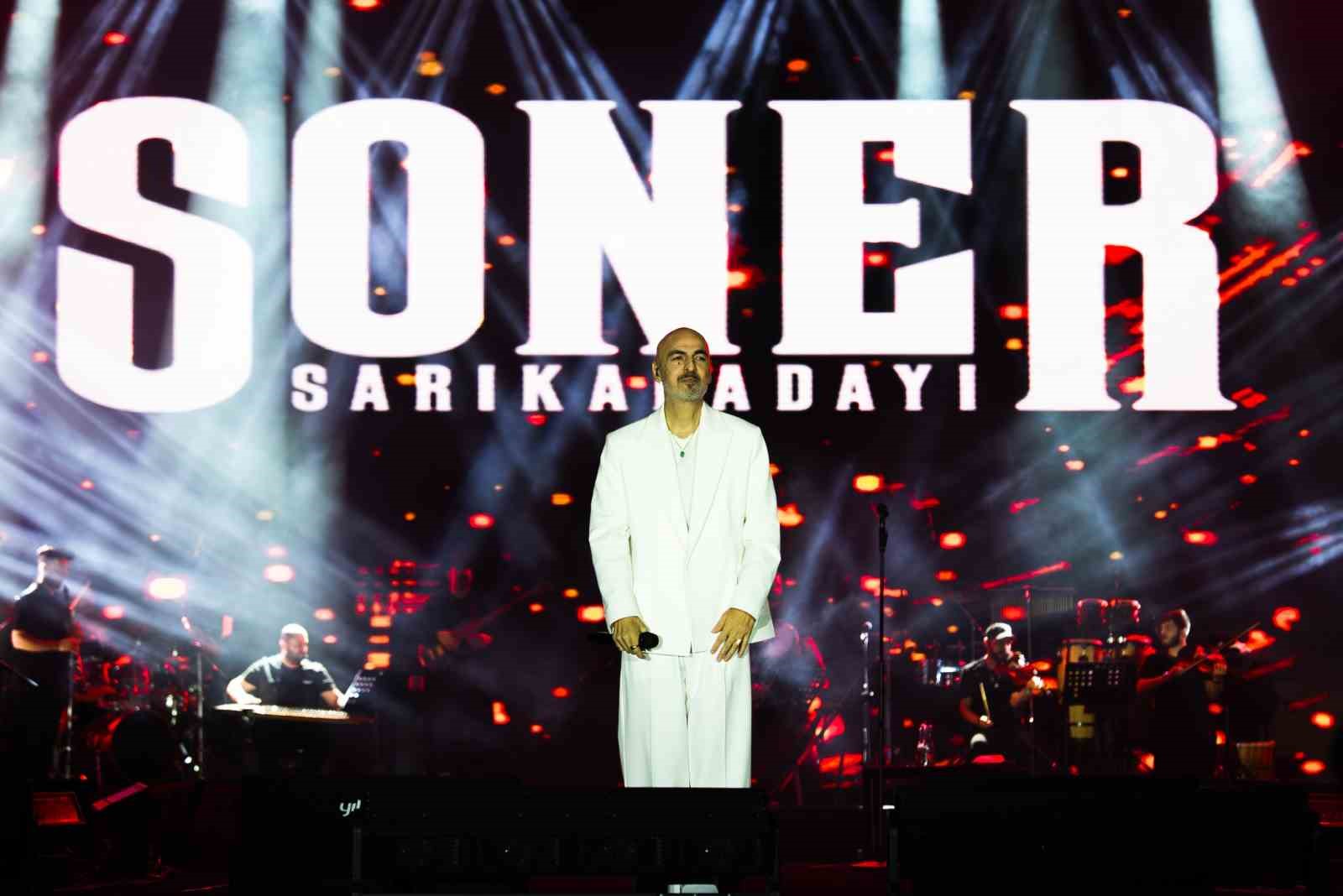 Kayserililer Soner Sarıkabadayı ile eğlendi