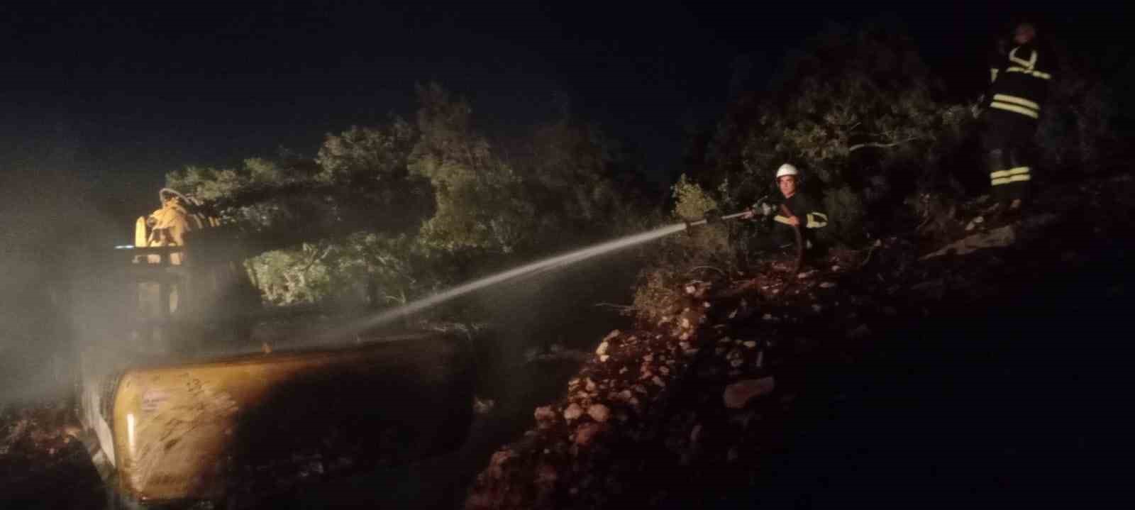 Belen’de iş makinesi yangını