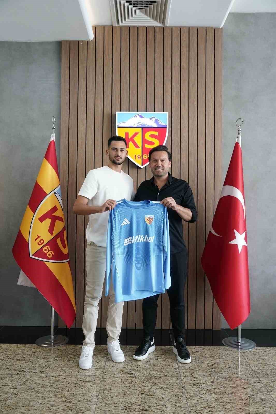 Kayserispor Deniz Dönmezer ile 3 yıllık sözleşme imzaladı