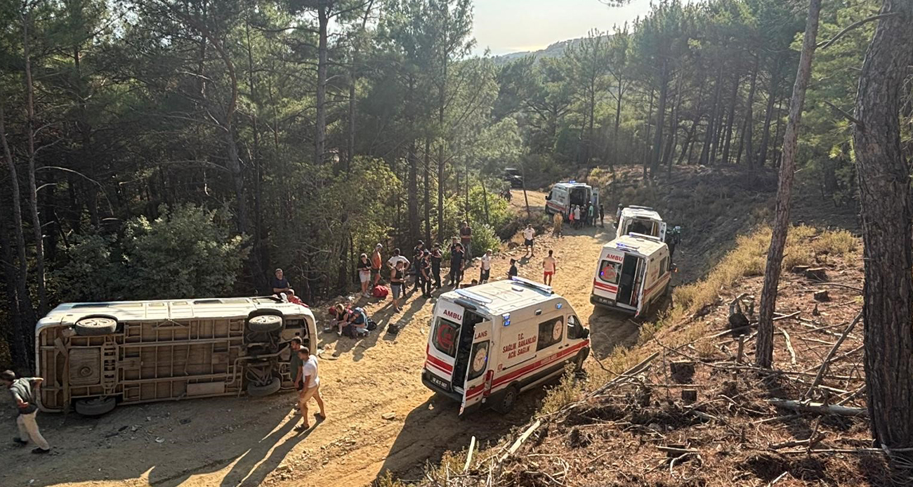 Kazdağları’nda tur minibüsü devrildi: 11 yaralı