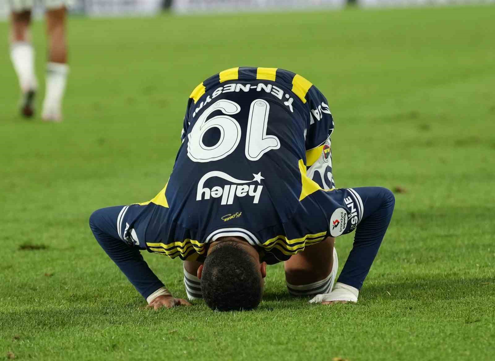 Trendyol Süper Lig: Fenerbahçe: 1 - Trabzonspor: 0 (İlk yarı)