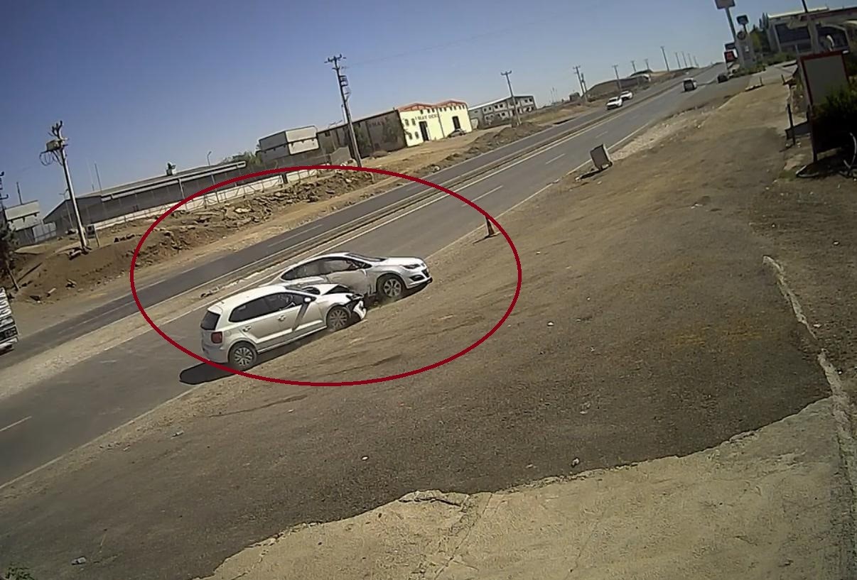 Diyarbakır’da iki otomobil çarpıştı: 4 yaralı