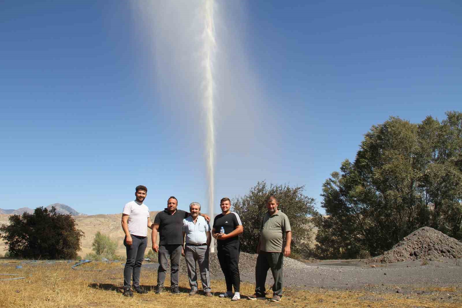 Sivaslı çiftçinin petrol sevinci su sevincine dönüştü