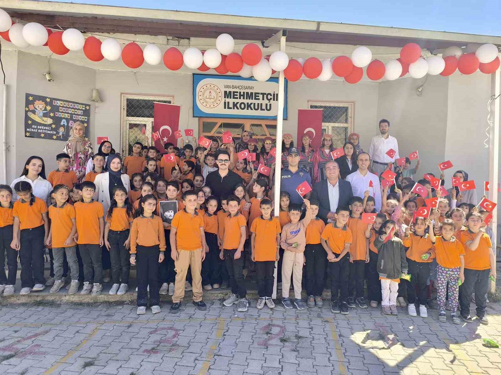 Bahçesaray’da ilköğretim haftası etkinliği düzenlendi