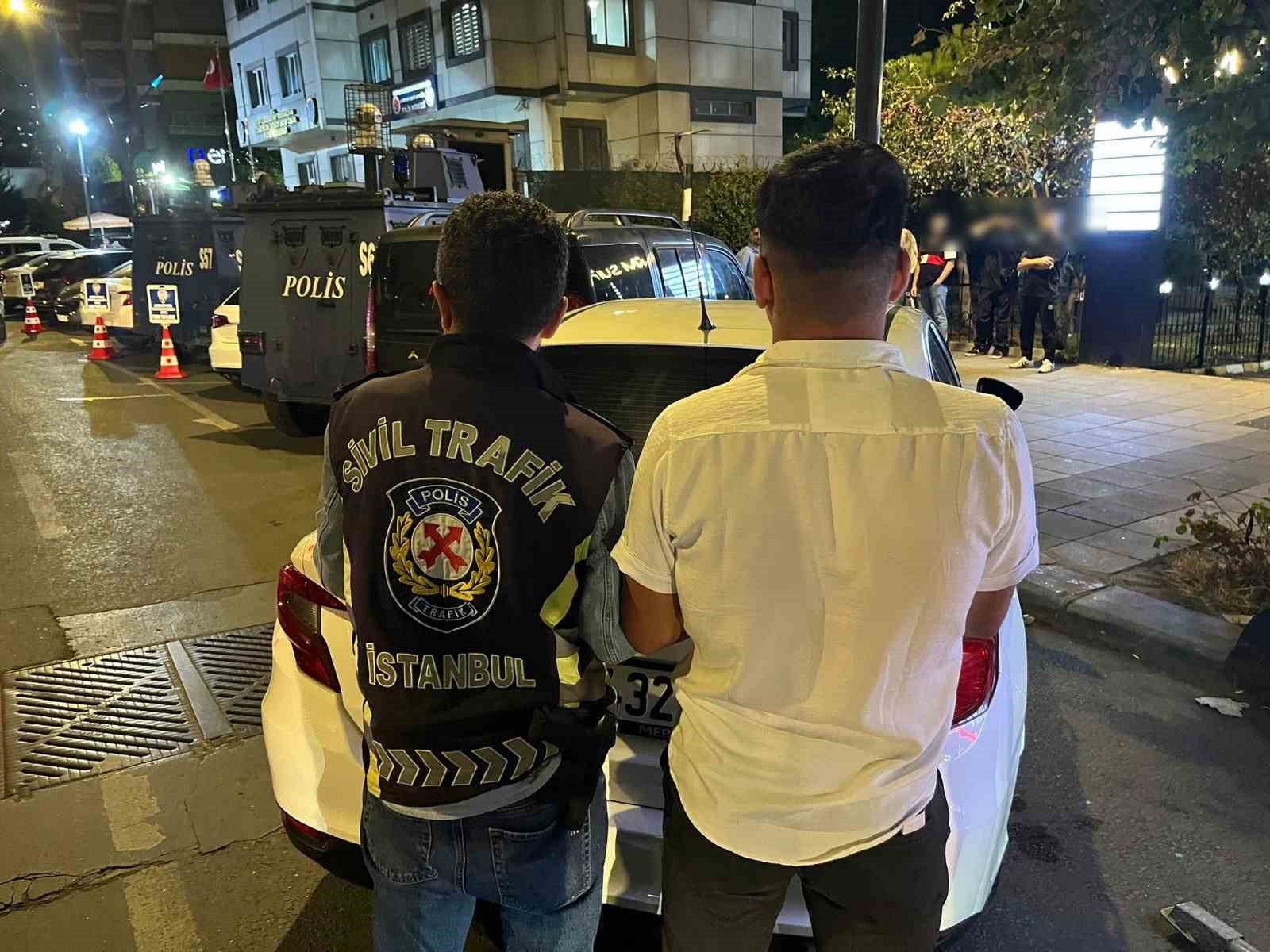 İstanbul’da tek teker üstünde yolculuk yapan 4 motosikletli kamerada: 93 bin 525 bin TL ceza