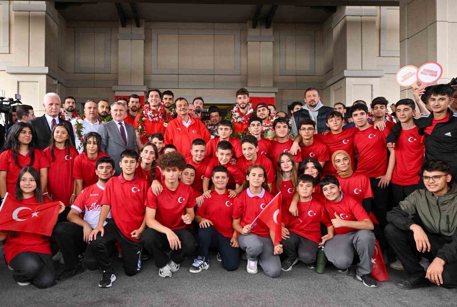 THY pilotundan A Millilere anons sürprizi: 