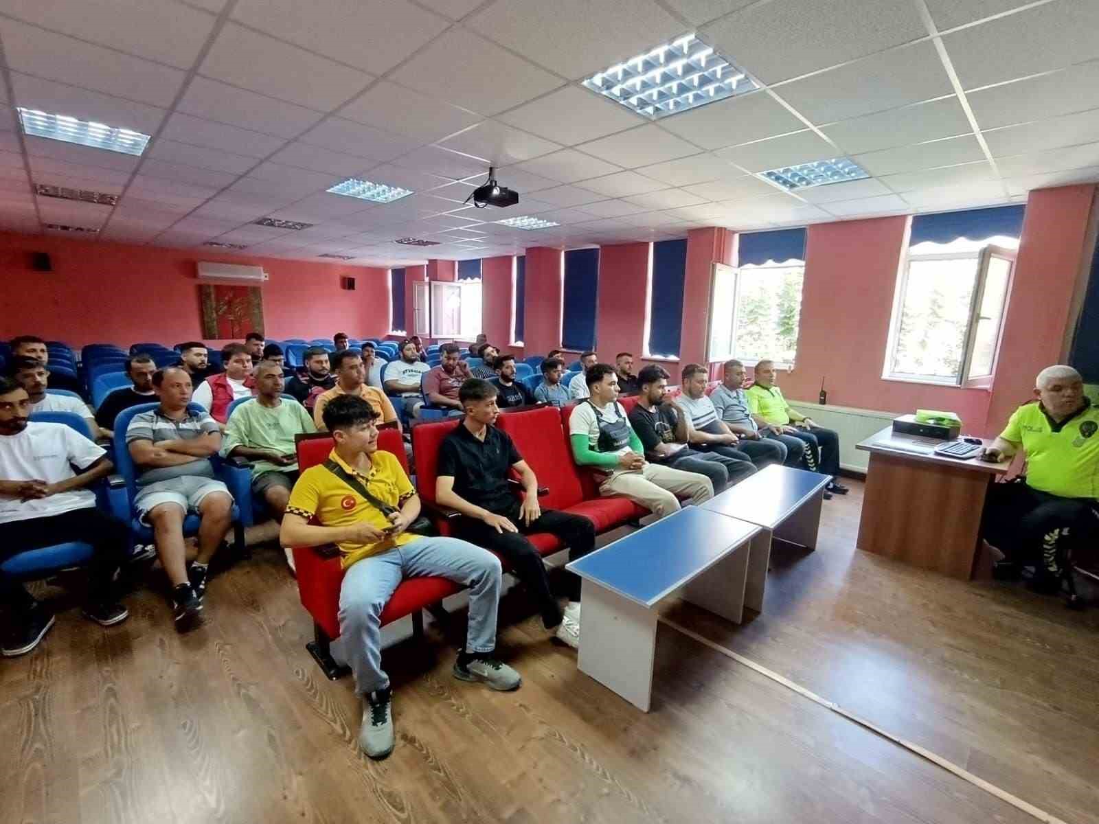 Silifke’de motokuryelere trafik eğitimi