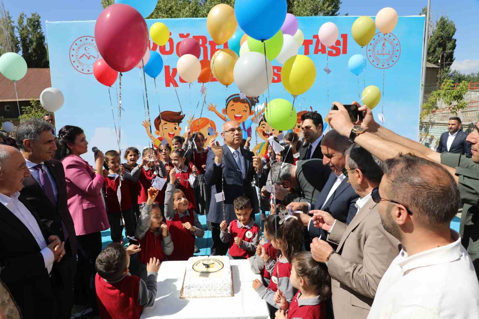 Ağrı’da İlköğretim Haftası törenle kutlandı