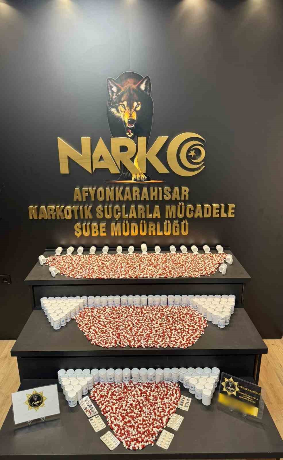 Eve yapılan uyuşturucu baskını polis kamerasında